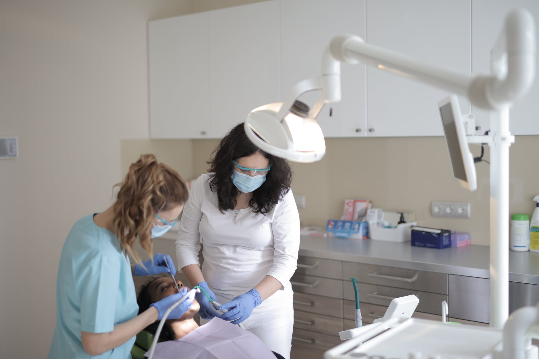 A Fantastic Periodontist Raleigh Should Resolve Dental Issue